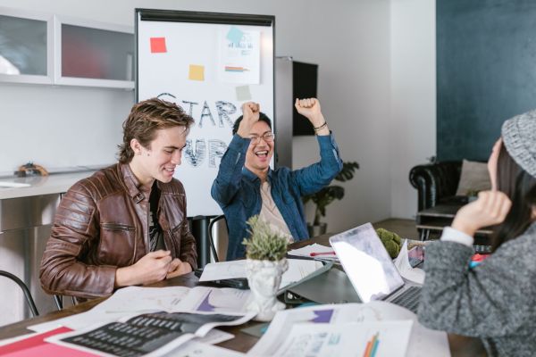 Welche Faktoren beeinflussen den Erfolg von Start-ups?