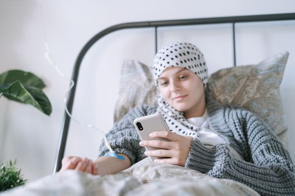Wie beeinflusst eine positive Einstellung die Genesung von Krankheiten?
